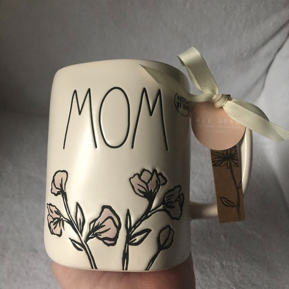 NWT Rae Dunn "MOM" Mug w/ Flowers Mother's Day Gift - Picture 1 of 5